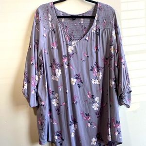 Torrid 4 gray w/ pink floral 3/4 length sleeve blouse